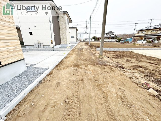 水戸市小吹町2期　新築戸建　3号棟の前面道路含む現地写真