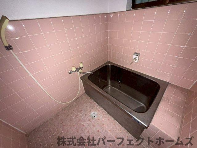 御幸東町中古戸建の浴室|落ち着いた空間のお風呂です