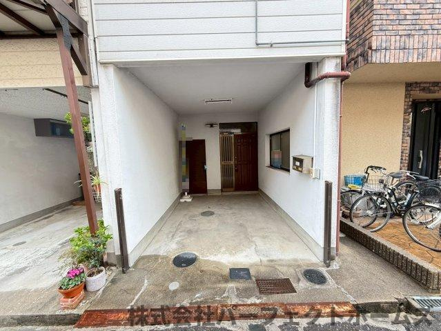 御幸東町中古戸建のエントランス