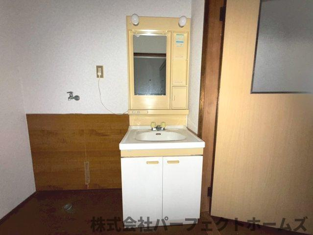 御幸東町中古戸建の独立洗面台|使いやすい独立洗面台です