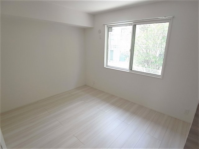 クローバー富士２号館の内装|ウォークインクローゼットがある洋室