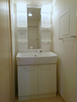 【洗面所】 | デフィ・エガワ | スペースが確保できる洗面所です