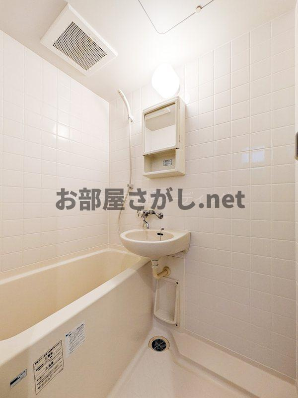 【交通が便利なエリア】クレアシオン市ヶ谷西の浴室