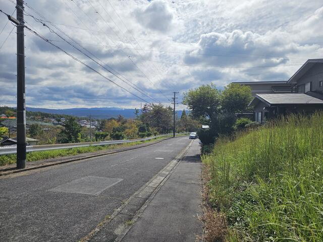 土岐市泉が丘町の前面道路含む現地写真