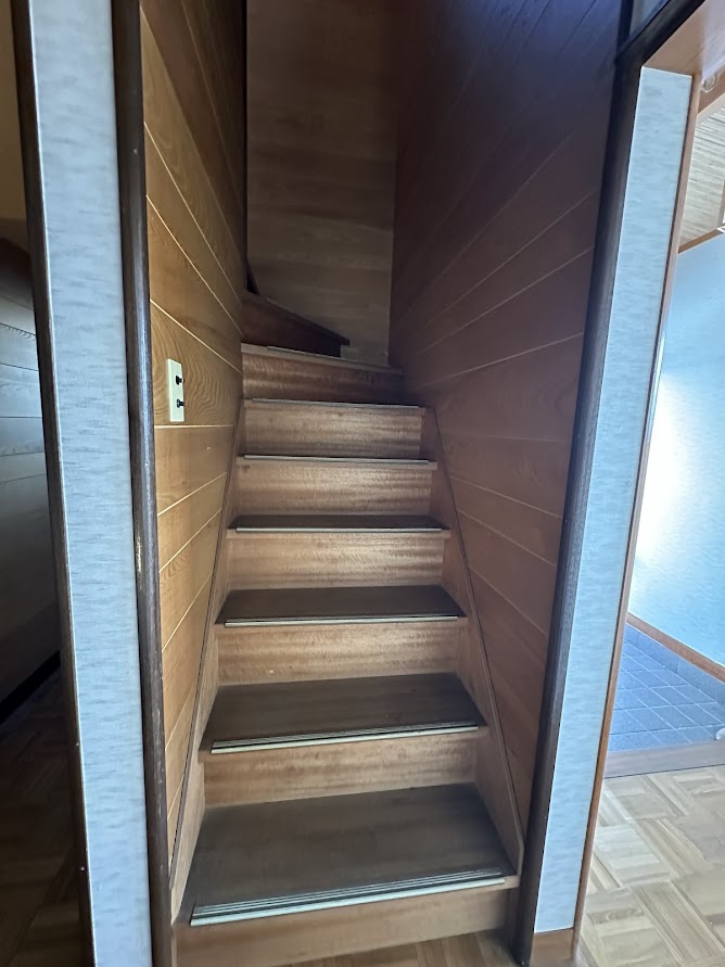 中古住宅　八代2丁目のその他|階段