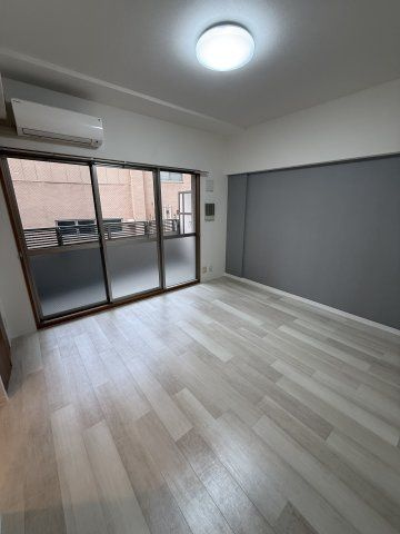 ウィスタリア京橋の洋室