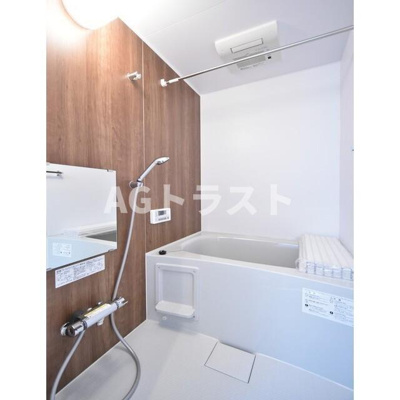 【浴室】 | サニーサイドコートB | 明るい色調の室内です