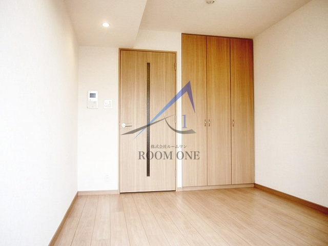 ルーブル仲六郷弐番館の居間・リビング|洋室のお部屋です。