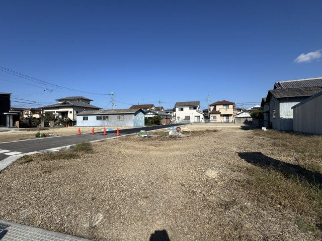 泉佐野市日根野建築条件無し売り土地　14号地の前面道路含む現地写真