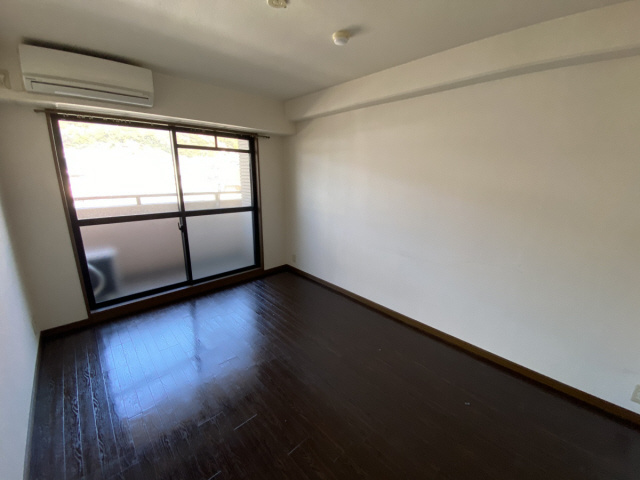 ウェルコート岡本の居間・リビング