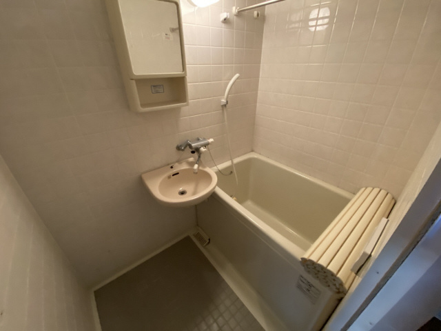 ウェルコート岡本の浴室