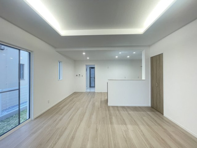 【居間・リビング】 | 八重瀬町伊覇（全4棟）ラスト2号棟 | 2号棟　LDK17.9帖＋畳コーナー2帖付き♪