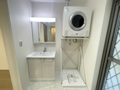 【独立洗面台】 | 八重瀬町伊覇（全4棟）ラスト2号棟 | 2号棟　三面鏡付き洗面化粧台♪ガス衣類換気乾燥機付き♪