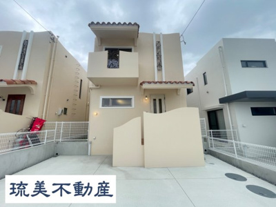 【外観】 | 八重瀬町伊覇（全4棟）ラスト2号棟 | 2号棟　並列駐車3台完備♪