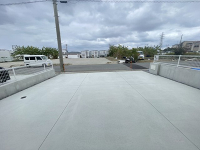 【駐車場】 | 八重瀬町伊覇（全4棟）ラスト2号棟 | 2号棟　並列駐車3台完備♪