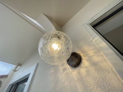 【設備】 | 八重瀬町伊覇（全4棟）ラスト2号棟 | 2号棟　暗くても安心の可愛い外灯付き♪