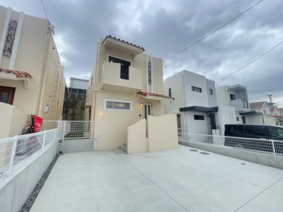 【外観】 | 八重瀬町伊覇（全4棟）ラスト2号棟 | 2号棟　並列駐車3台完備♪