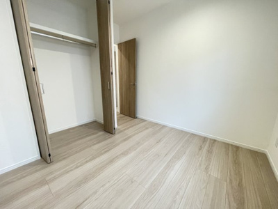 【洋室】 | 八重瀬町伊覇（全4棟）ラスト2号棟 | 2号棟　洋室5.3帖＋CL付き♪