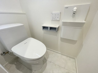 【トイレ】 | 八重瀬町伊覇（全4棟）ラスト2号棟 | 2号棟　温水洗浄便座♪独立手洗い場付き♪