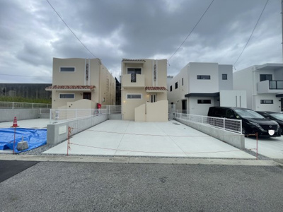 【外観】 | 八重瀬町伊覇（全4棟）ラスト2号棟 | 2号棟　並列駐車3台完備♪