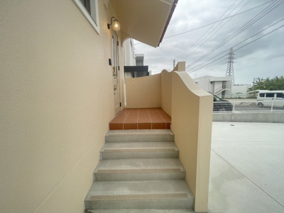 【エントランス】 | 八重瀬町伊覇（全4棟）ラスト2号棟 | 2号棟　オシャレなエントランス♪