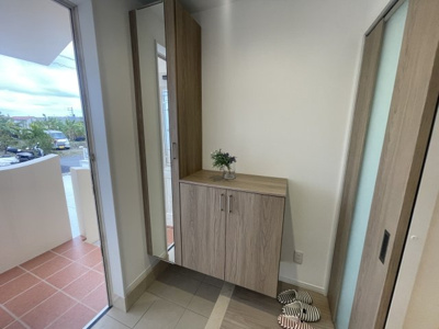 【玄関】 | 八重瀬町伊覇（全4棟）ラスト2号棟 | 2号棟　十分な収納付き玄関♪