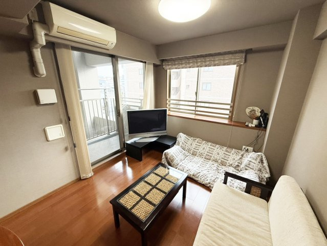 ライオンズ京都四条烏丸レジデンスの居間・リビング|LDK約11.1帖です。（2025年12月現在）