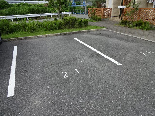 姫路市別所町小林のハイツの駐車場