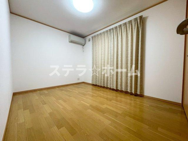 横堤2 中古戸建の洋室|個人の部屋や寝室として使える洋室です