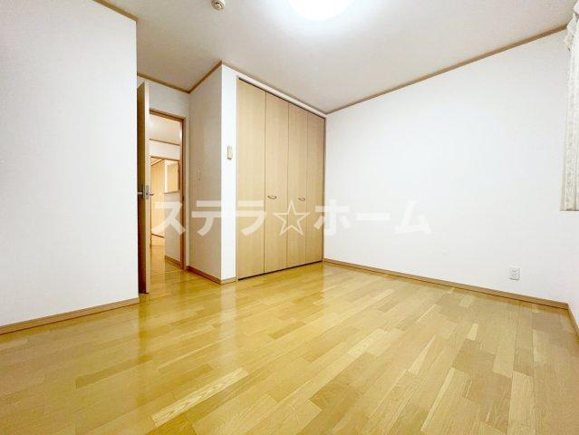 横堤2 中古戸建の洋室|広々とした洋室です