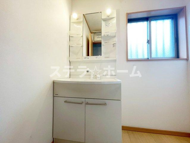 横堤2 中古戸建の独立洗面台|独立洗面台、朝の身支度には欠かせません