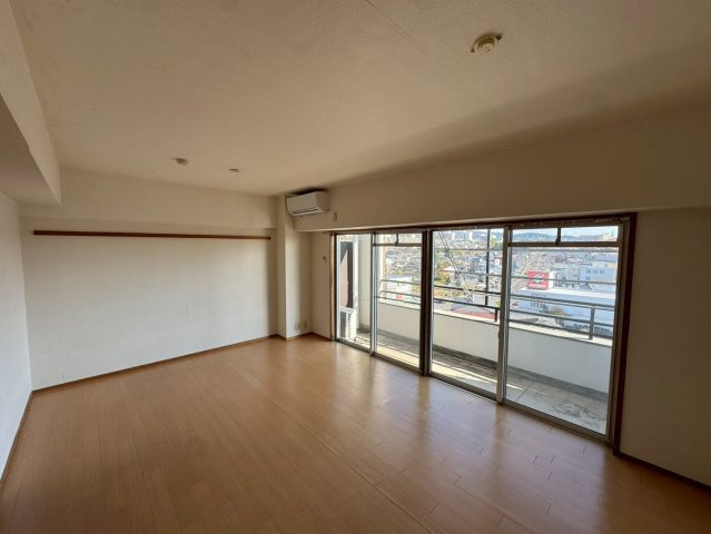 愛知県瀬戸市　一棟マンション の居間・リビング