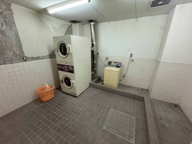 愛知県瀬戸市　一棟マンション のランドリースペース