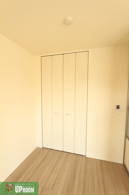 ジーニアル柏井の居間・リビング