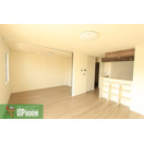 ジーニアル柏井の居間・リビング