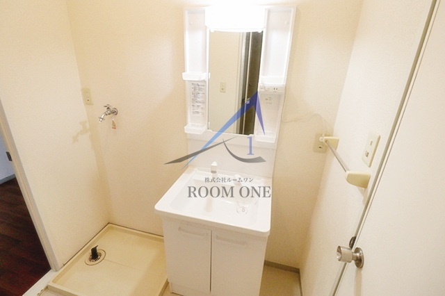 ザ・ドゥシェルの洗面所|独立洗面台です。