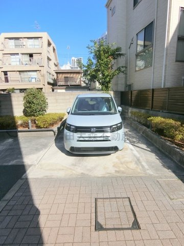パレステージ大森の駐車場|敷地内平置き駐車場　空き状況等詳細はお問合せ下さい。