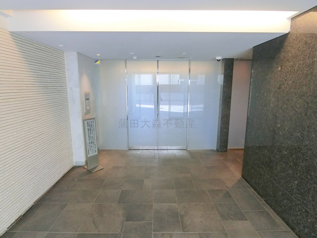 パレステージ大森のエントランス|防犯カメラTVモニター付オートロック宅配BOXメールBOX管理人室