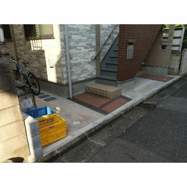 カレッジヒルズ小竹向原のエントランス