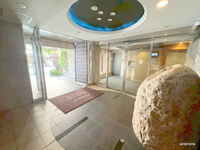 プレサンス難波EASTモダニティ 仲介手数料無料のロビー