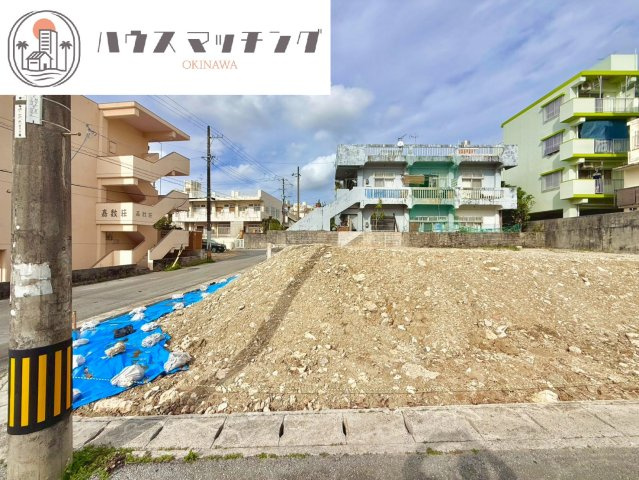 那覇市長田２丁目の売地の前面道路含む現地写真|2025年10月撮影／建築条件なし