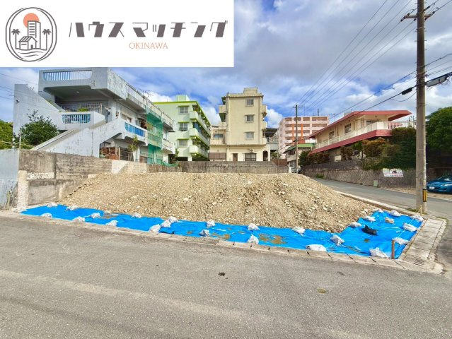 那覇市長田２丁目の売地の前面道路含む現地写真|2025年10月撮影／建築条件なし
