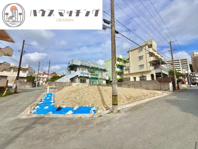 那覇市長田２丁目の売地の前面道路含む現地写真|2025年10月撮影／建築条件なし