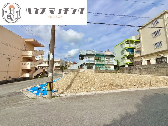那覇市長田２丁目の売地の前面道路含む現地写真|2025年10月撮影／建築条件なし