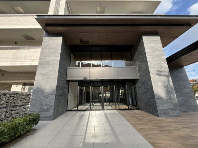 レ・ジェイド高槻古曽部のエントランス