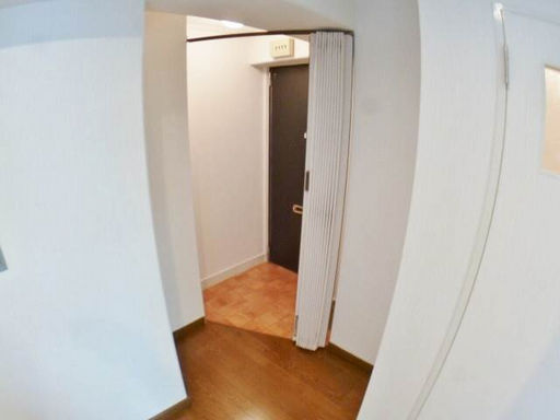 甲南灘コーポラスの玄関