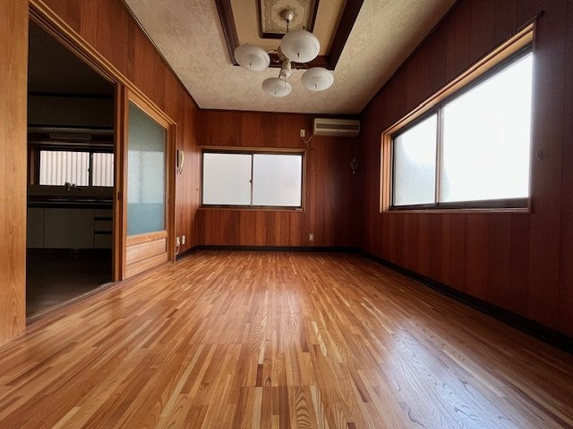 小塩町戸建の居間・リビング