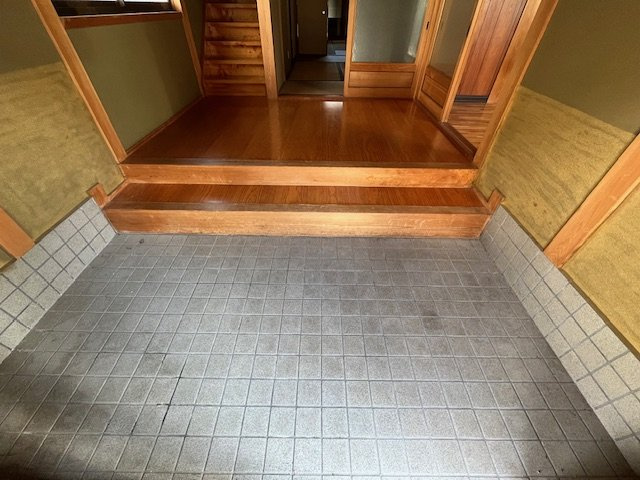 小塩町戸建の玄関