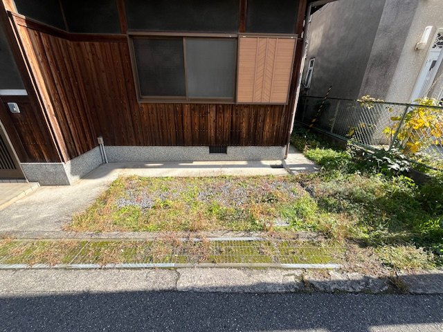 小塩町戸建の駐車場