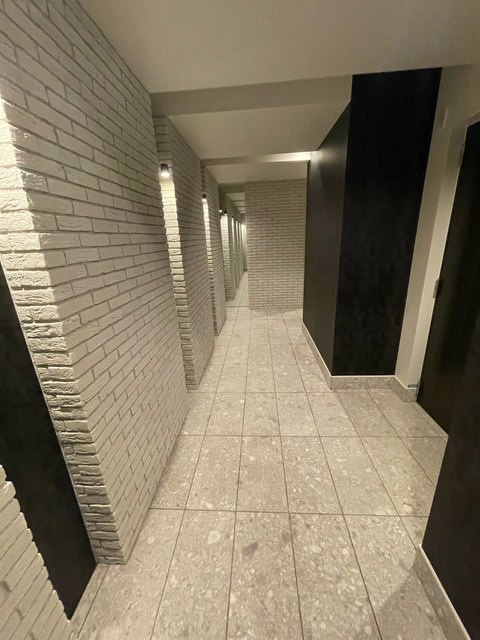 けやきヒルズWESTのロビー|オシャレな内廊下